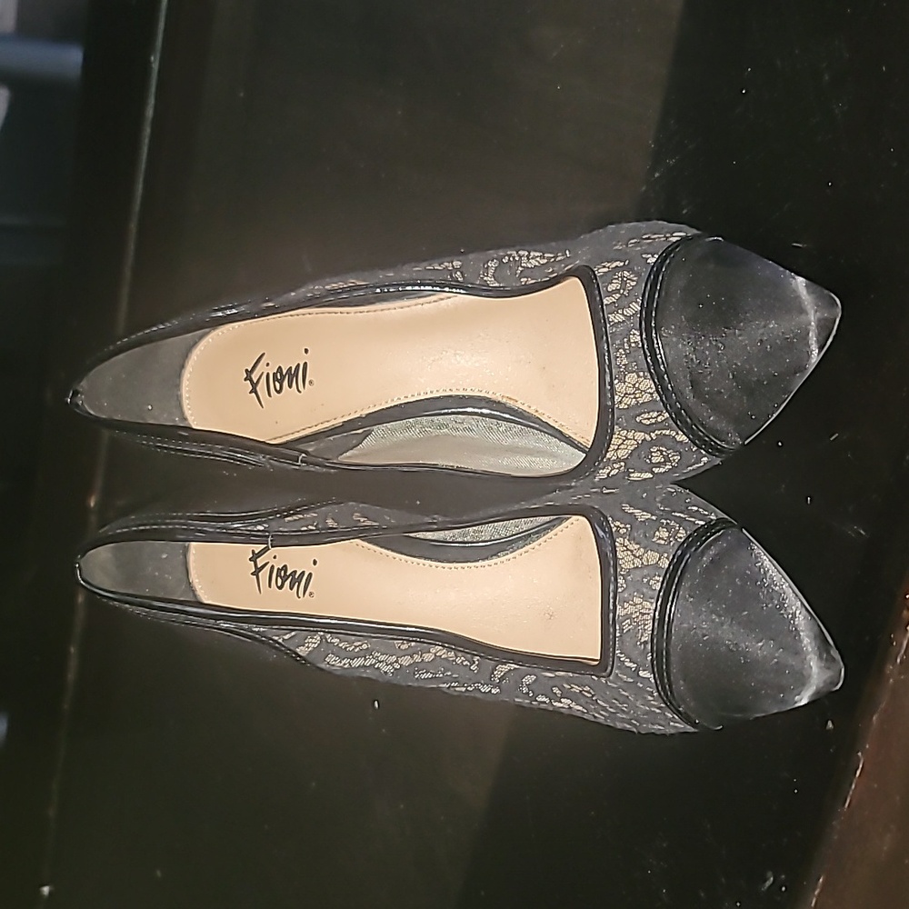 Woman's Black w/lace heels